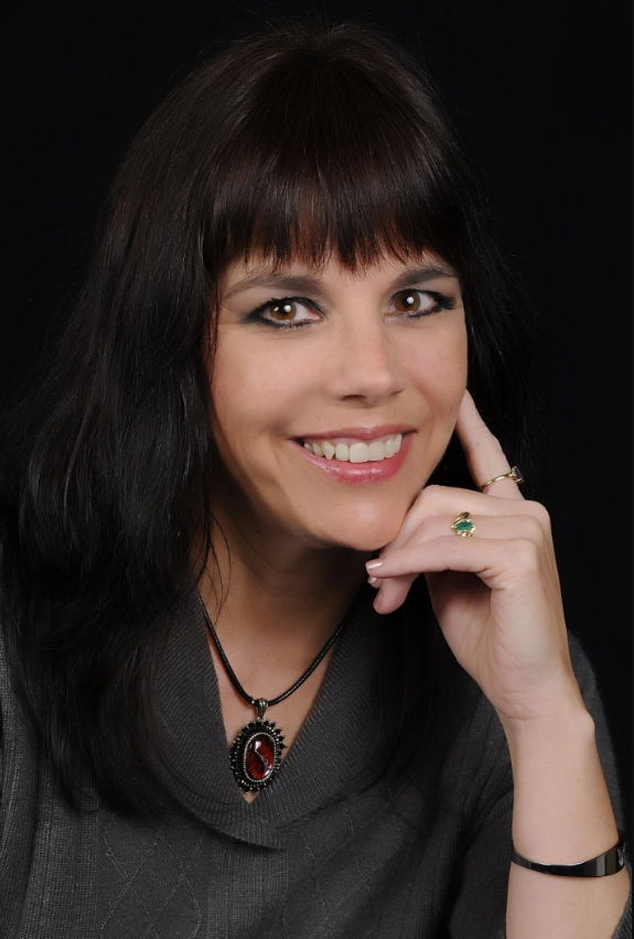 Author Shannon MacLeod Headshot